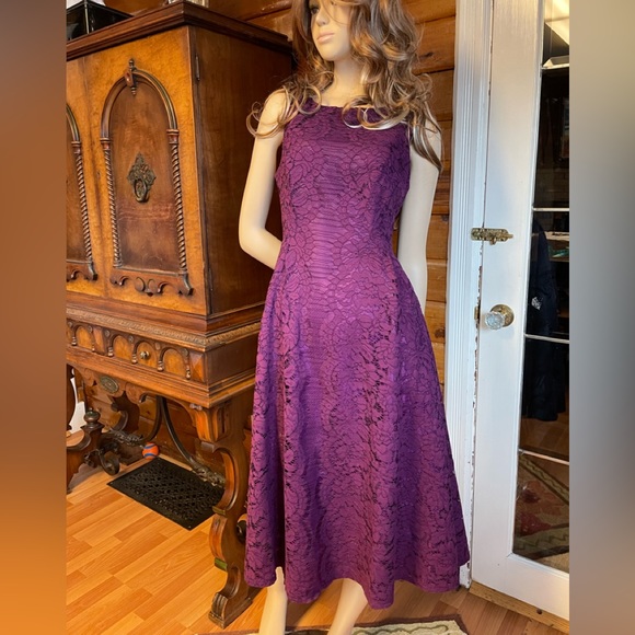 Gabby Skye Lace Dress - Picture 3 of 16